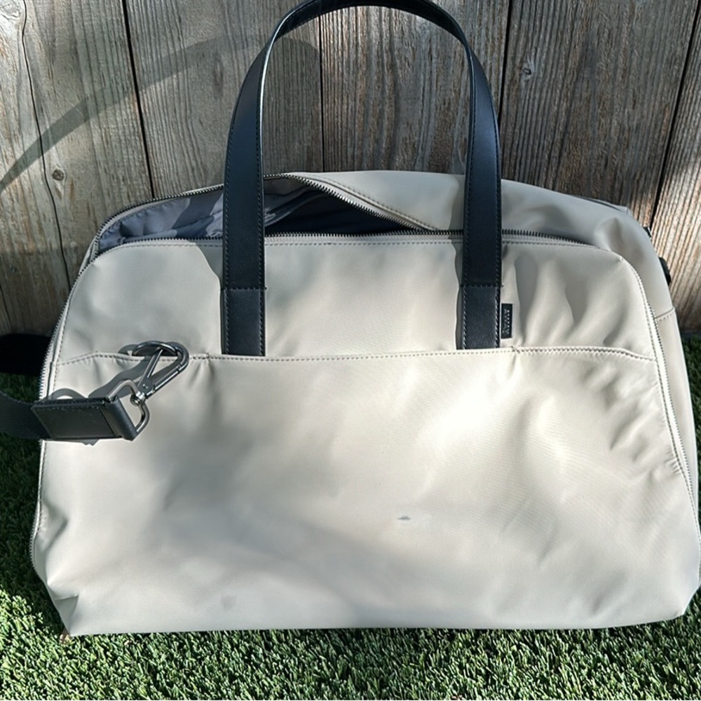Away Medium Weekender Bag- Taupe